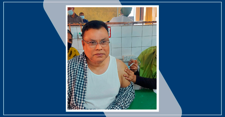 সস্ত্রীক টিকা নিলেন বিএনপি নেতা মোকাররম হোসেন