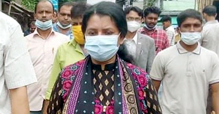 আদালতের দিকে চেয়ে আছেন সিনহার বোন