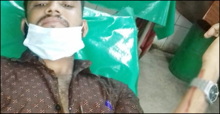 দিনে-দুপুরে যুবককে ছুরিকাঘাত করে ৪ লাখ টাকা ছিনতাই