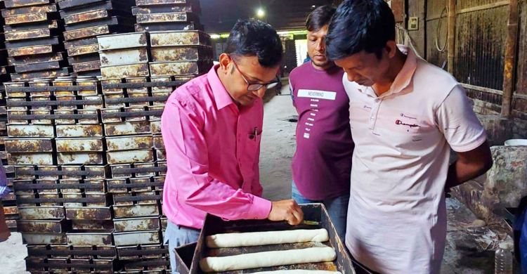 বেকারিতে কাঠের গুঁড়া মিশিয়ে পাউরুটি তৈরি, জরিমানা ২০ হাজার