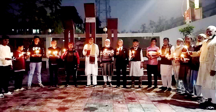 সিরাজগঞ্জে শহীদ বুদ্ধিজীবীদের স্মরণে আলোর মিছিল