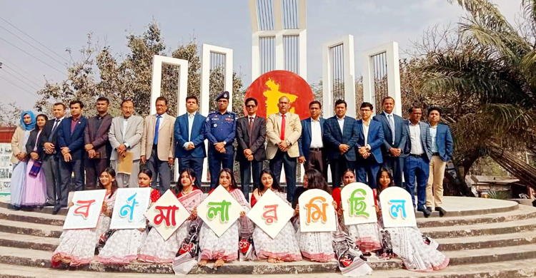 সিরাজগঞ্জে বর্ণমালার মিছিলে ভাষার মাসকে বরণ