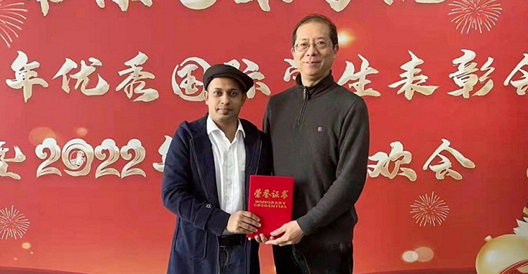 চীনের এক্সিলেন্ট স্টুডেন্ট অ্যাওয়ার্ড পেলেন সিরাজগঞ্জের সুব্রত