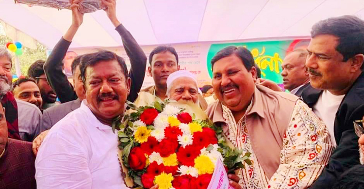 সিরাজগঞ্জে সংবর্ধিত কবির বিন আনোয়ার