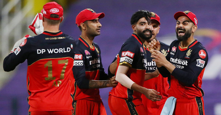 ইনিংসে চার মেইডেন, সিরাজ ও ব্যাঙ্গালুরুর রেকর্ড