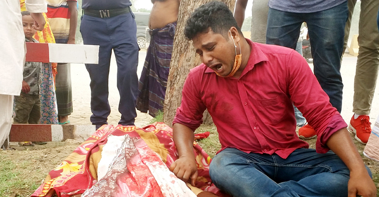 ঢাকায় ফেরার পথে ট্রাকচাপায় নারীর মৃত্যু