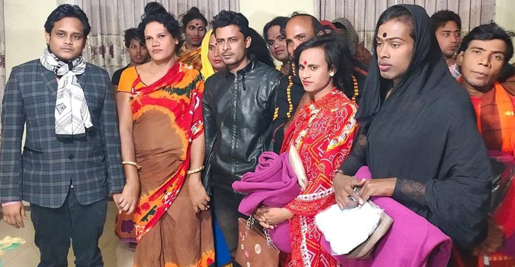 শাহজাদপুরে তৃতীয় লিঙ্গের সদস্যদের মাঝে শীতবস্ত্র বিতরণ