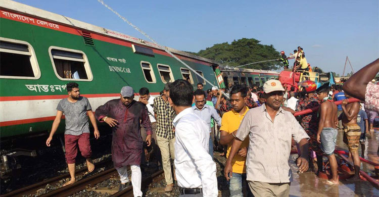 সিরাজগঞ্জে ট্রেন দুর্ঘটনাস্থল পরিদর্শনে ২ তদন্ত কমিটি
