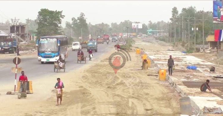 ঈদযাত্রায় ভোগাবে সিরাজগঞ্জের মহাসড়কে চারলেনের কাজ