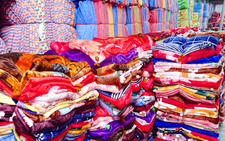 টুকরো কাপড়ে সংসার চলে ৩০ হাজার মানুষের