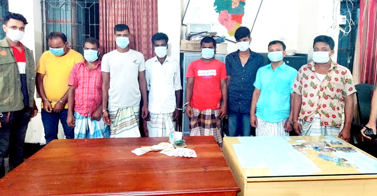 সিরাজগঞ্জে জুয়া খেলা অবস্থায় ইউপি সদস্যসহ গ্রেফতার ৮