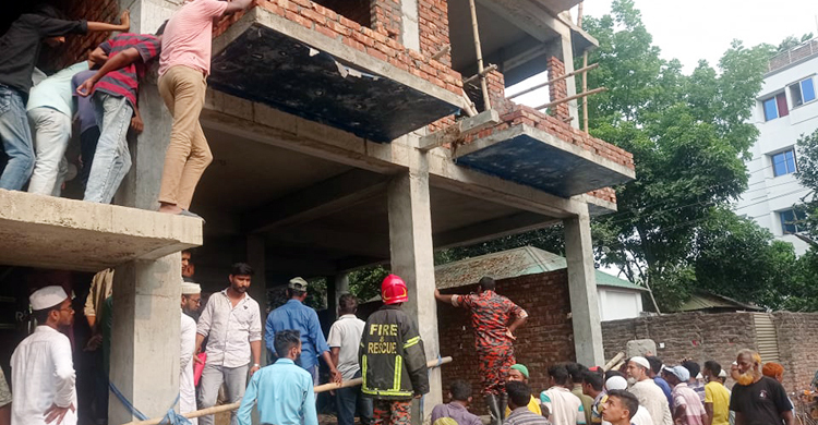 সেপটিক ট্যাংক খোঁড়ার সময় মাটিচাপায় স্কুলছাত্র নিহত