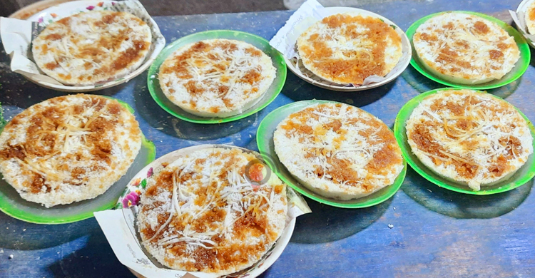 সিরাজগঞ্জে ভ্রাম্যমাণ দোকানে পিঠা বিক্রির ধুম