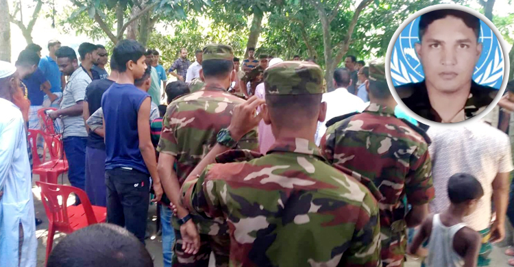 শান্তিরক্ষা মিশনে নিহত সেনাসদস্য শরীফের বাড়িতে শোকের মাতম
