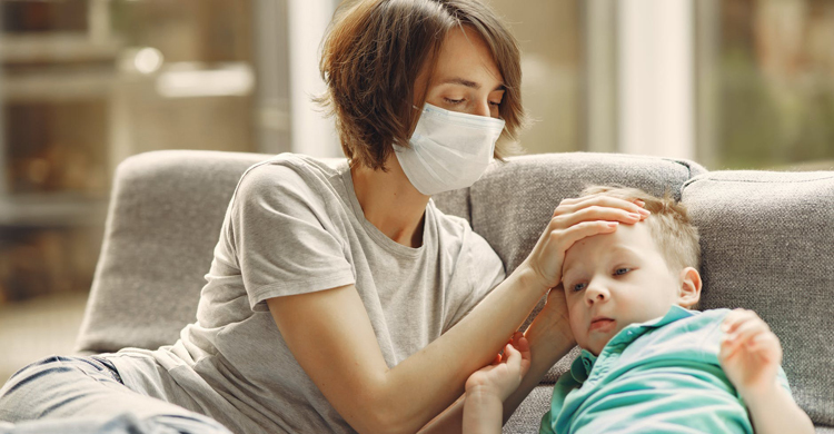 এই সময়ে শিশুর জ্বর হলে যা করবেন