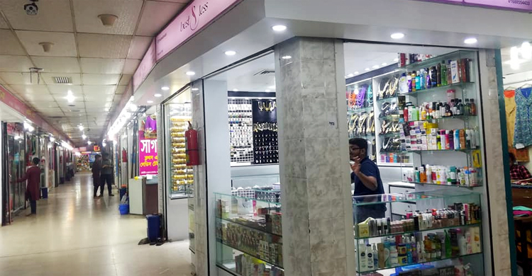 সিদ্ধিরগঞ্জে শপিংমল বন্ধ রাখার ঘোষণা মার্কেট মালিক সমিতির