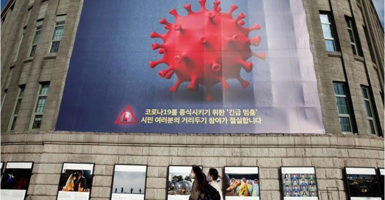 S Korea mulls stricter social distancing as COVID-19 spike continues