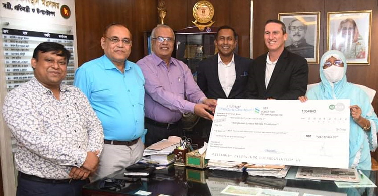 শ্রমিক কল্যাণ তহবিলে ২ কোটি ২১ লাখ টাকা জমা দিলো ইডটকো