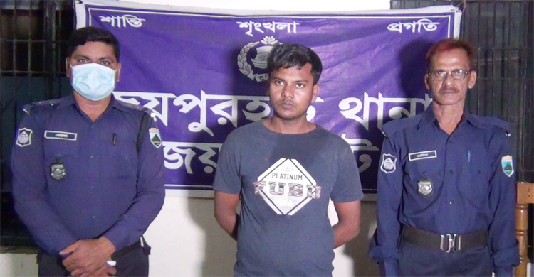 বাথরুমের ভেন্টিলেটর থেকে ভিডিও করে নারীকে অনৈতিক প্রস্তাব