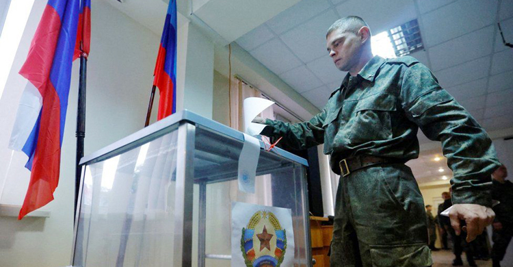 Ukraine ‘referendums’: Soldiers go door-to-door for votes in polls