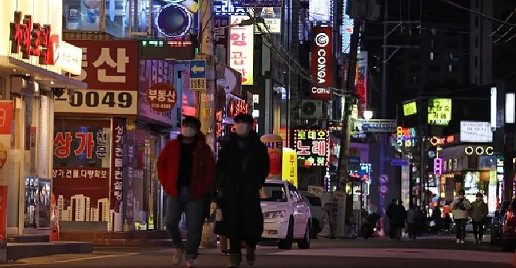 S Korea to close bars, clubs amid fourth wave fears