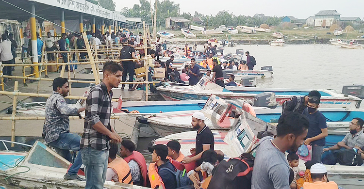 অতিরিক্ত যাত্রী বহনে ৩ স্পিডবোট চলাচল স্থগিত