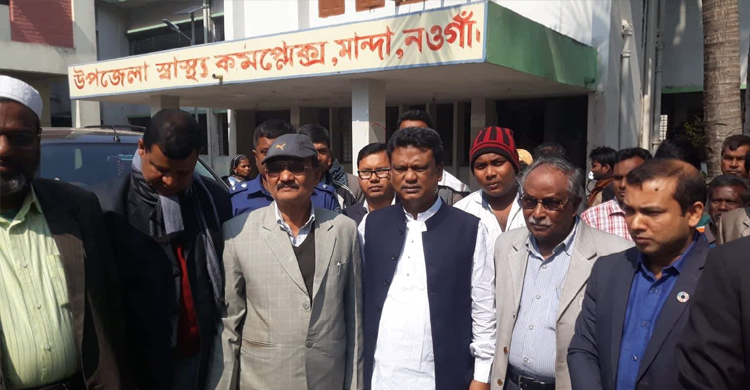 ট্রাক্টরের ধাক্কায় হুইপ স্বপন আহত