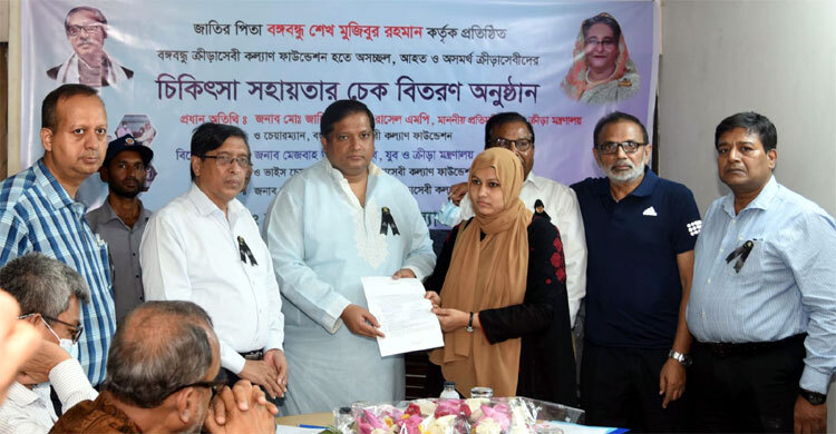 ক্রীড়াঙ্গনের অসচ্ছলদের ৯২ লাখ টাকা প্রদান