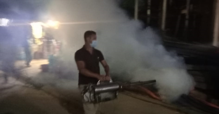 সাজেকে সেনাবাহিনীর উদ্যোগে মশা মারার ওষুধ স্প্রে