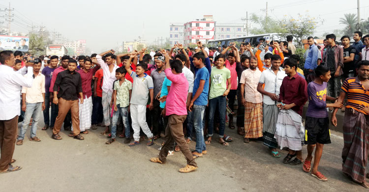 ঢাকা-ময়মনসিংহ মহাসড়ক অবরোধ করেছেন পরিবহন শ্রমিকরা