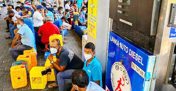 শ্রীলঙ্কায় পেট্রলের লিটার ৪২০ রুপি, ডিজেল ৪০০
