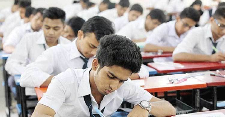 ভিন্ন প্রশ্নে পরীক্ষা, কেন্দ্র সচিব বহিষ্কার