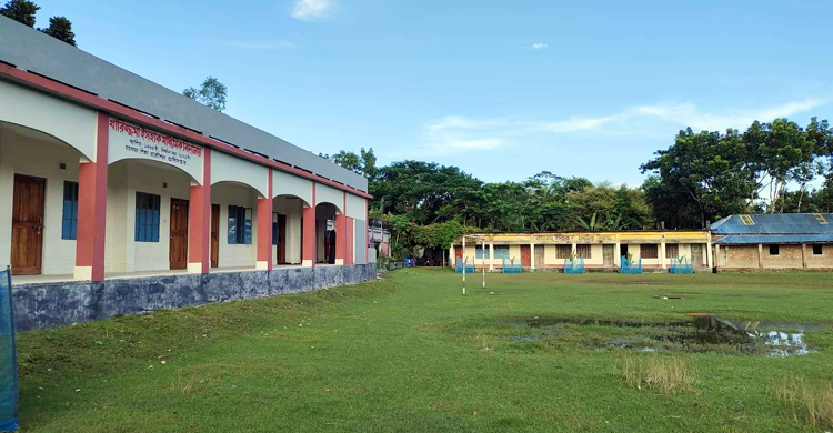 পরীক্ষা শুরুর ৫ মিনিটে ৯ জনকে বহিষ্কার!