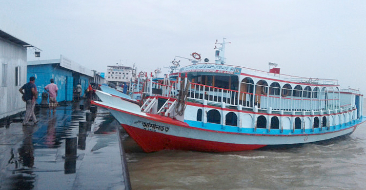 পাটুরিয়া-দৌলতদিয়া ও আরিচা-কাজীরহাট রুটে লঞ্চ চলাচল বন্ধ