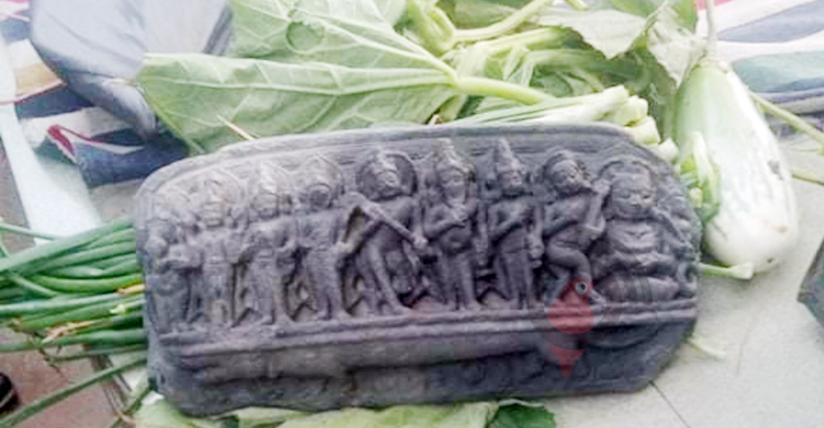 সবজির ব্যাগে মিললো ৫ কোটি টাকার মূর্তি