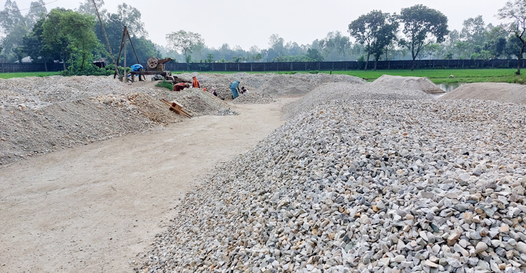 তিনদিন পর পঞ্চগড়ে পাথর-বালু ব্যবসায়ীদের ধর্মঘট প্রত্যাহার