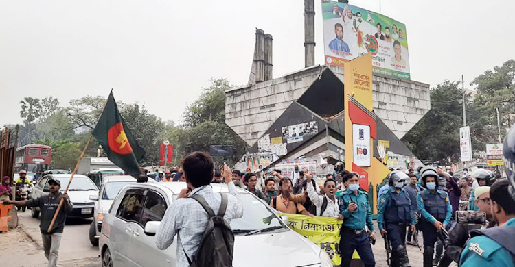 ৯ দাবিতে প্রতীকী লাশ নিয়ে শিক্ষার্থীদের মিছিল