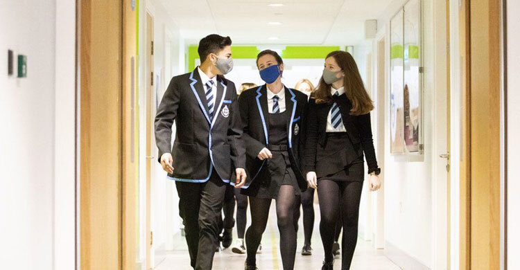 Covid: Pupils to wear face masks in class to tackle Omicron
