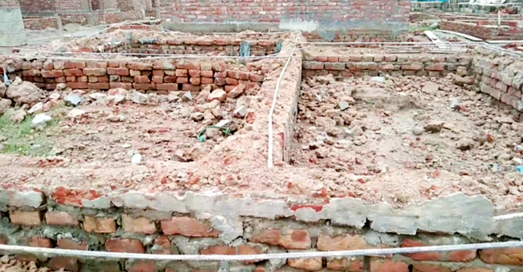 বিমে রড না দিয়েই নির্মাণ, ভাঙা হলো প্রধানমন্ত্রীর উপহারের ৫ ঘর