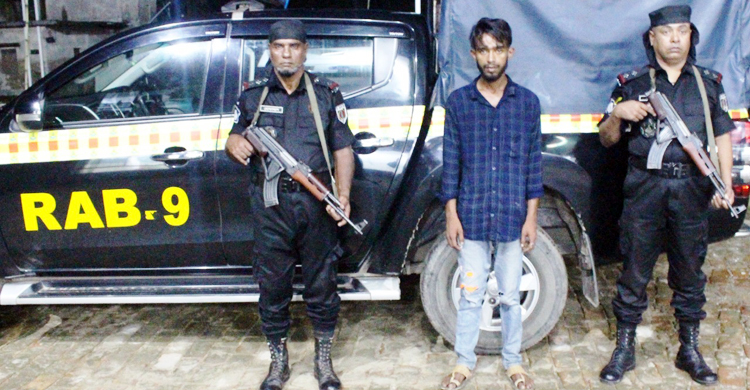 কলেজছাত্রীকে উত্ত্যক্ত, সিসিটিভির ফুটেজ দেখে বখাটে গ্রেফতার