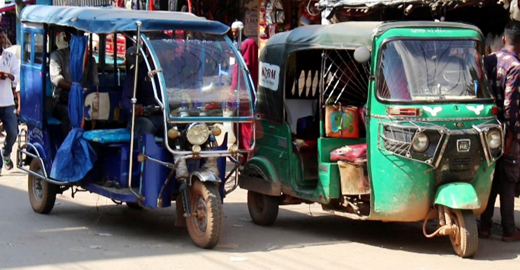 অটোরিকশার যত্রতত্র পার্কিংয়ে বেড়েছে যানজট, অতিষ্ঠ জনজীবন