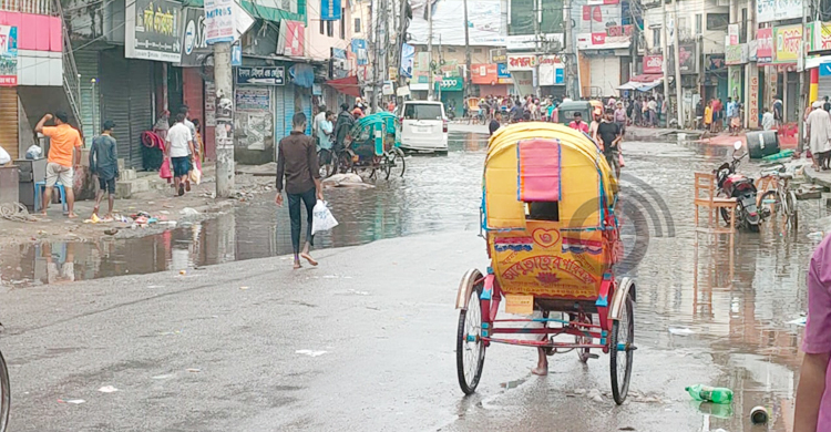 পানি কমলেও দুর্ভোগ কমেনি সুনামগঞ্জে