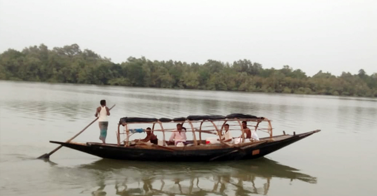 &lsquo;মাছ ধরার পাস&rsquo; নিয়ে সুন্দরবনে কাঁকড়া নিধন