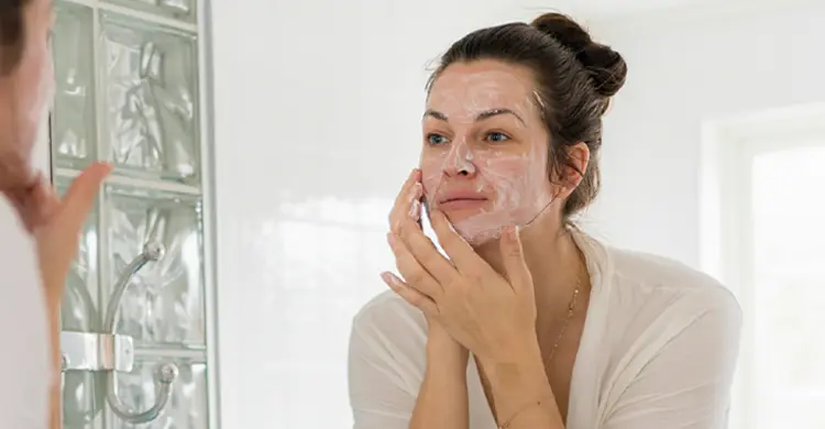 ত্বক ভালো রাখতে চিনির ব্যবহার