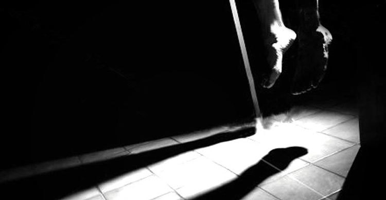 স্কুল থেকে ফিরেই শিক্ষার্থীর আত্মহত্যা