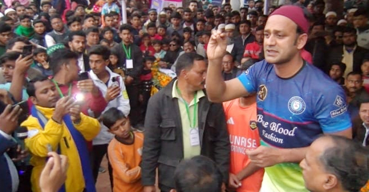 লালমনিরহাটে ফুটবল খেলতে গিয়ে হেরে গেলো ব্যারিস্টার সুমনের দল