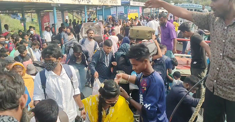 শিমুলিয়ায় ৭ ঘণ্টায় ৫০ হাজার যাত্রী পার