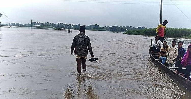 ঢলের পানিতে সড়ক ডুবে সুনামগঞ্জ-তাহিরপুর যোগাযোগ বিচ্ছিন্ন