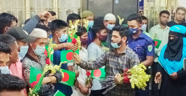 ৫০ মামলায় মুক্তি পেয়ে ঘরে ফিরলো ৭০ শিশু