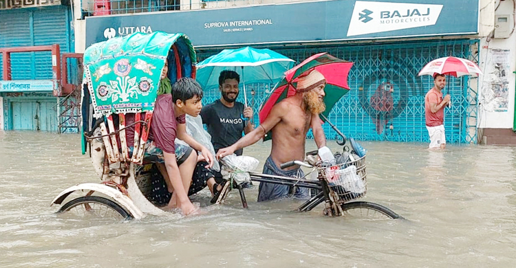 সুনামগঞ্জে না খেয়ে দিন  কাটাচ্ছে  পানিবন্দি লাখো মানুষ